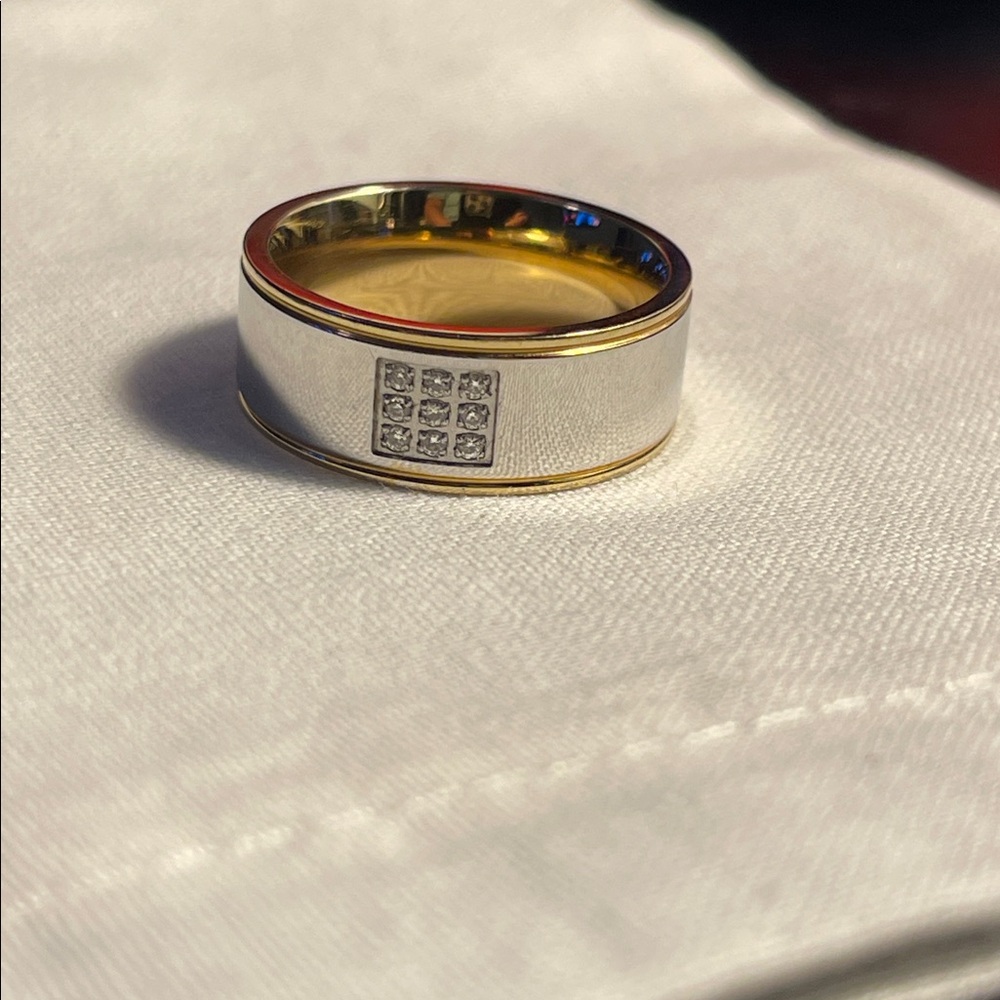 Beautiful classy ring gold/ silver zircon ring